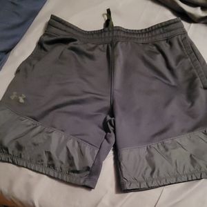 Black under armor athletic shorts XL